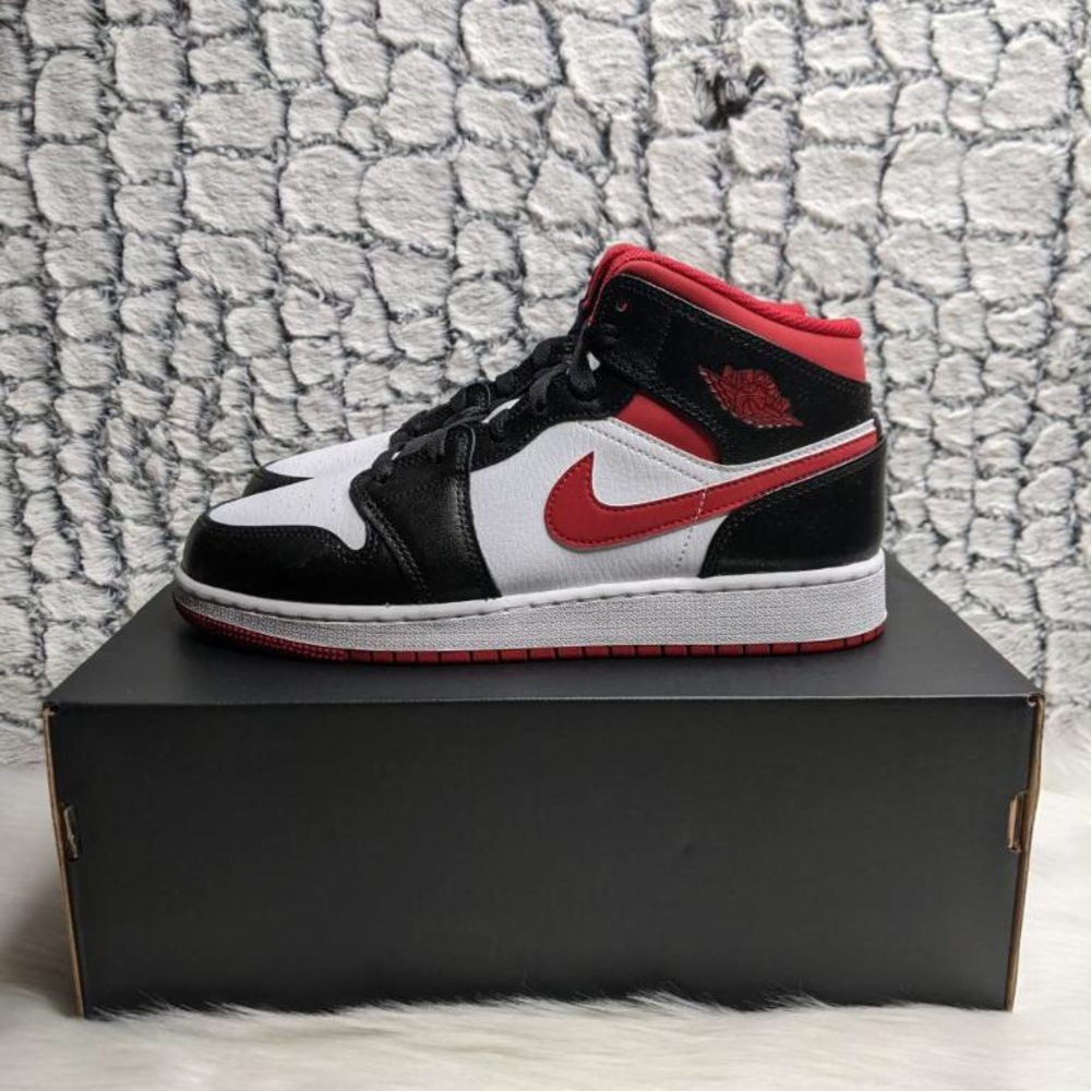 Jordan 1 mid “gym red”